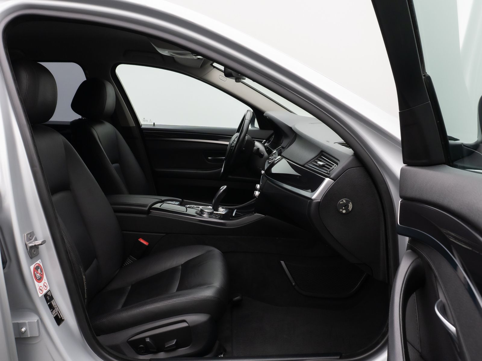 Fahrzeugabbildung BMW 525d NaviPro Fernlichtassist PDC Leder AdapLicht