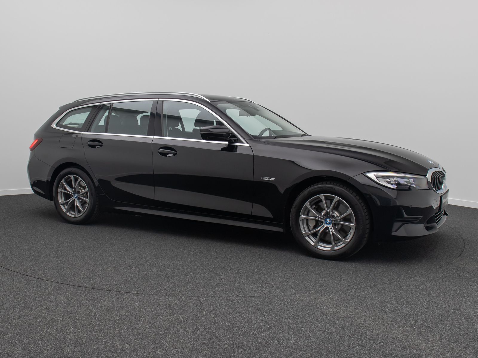 Fahrzeugabbildung BMW 330e Sport Line 360°Alarm HUD DAB HiFi Fernlicht