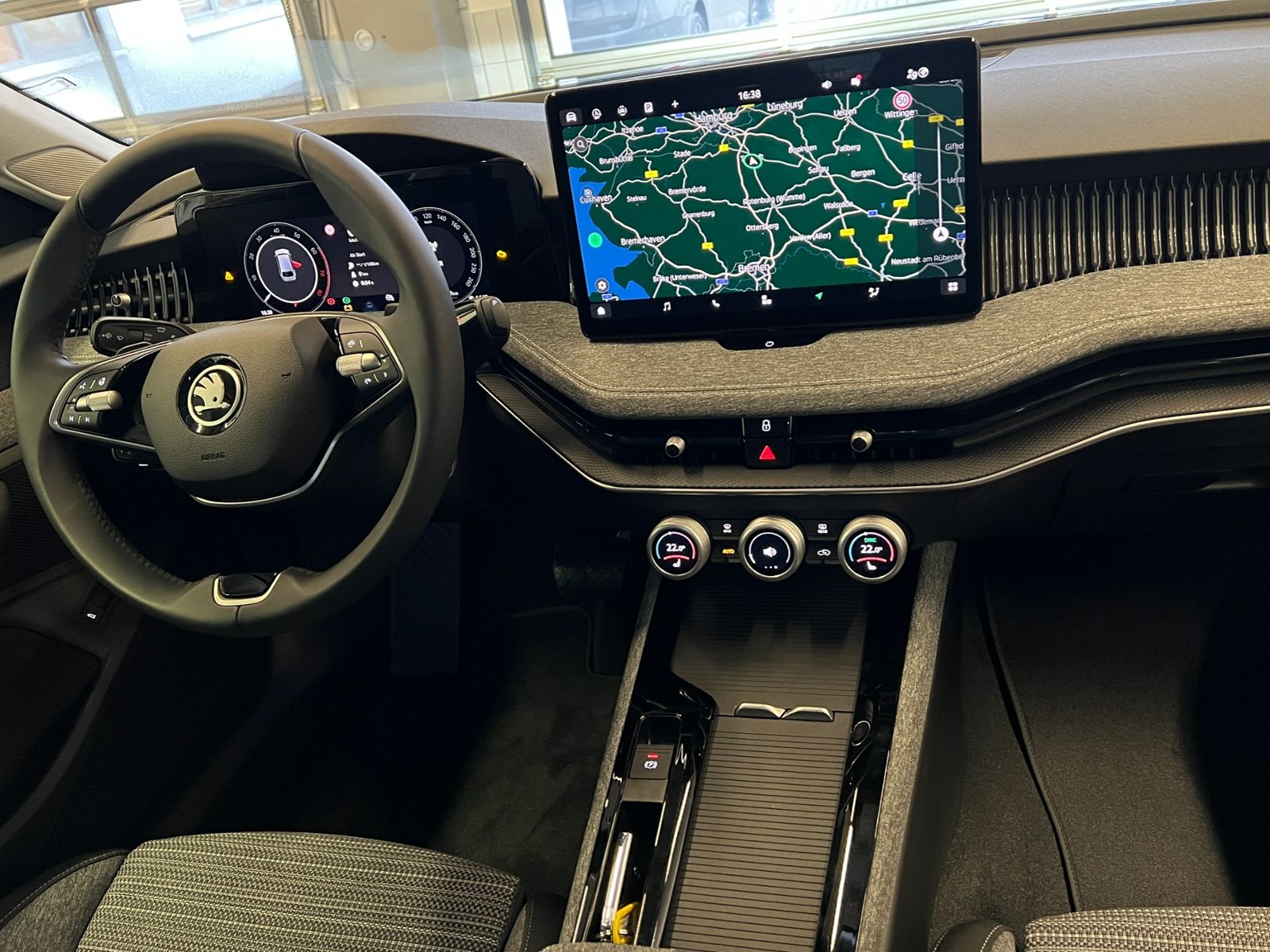 Fahrzeugabbildung SKODA Superb Combi Selection 1.5 TSI mHEV DSG *AHK, LE