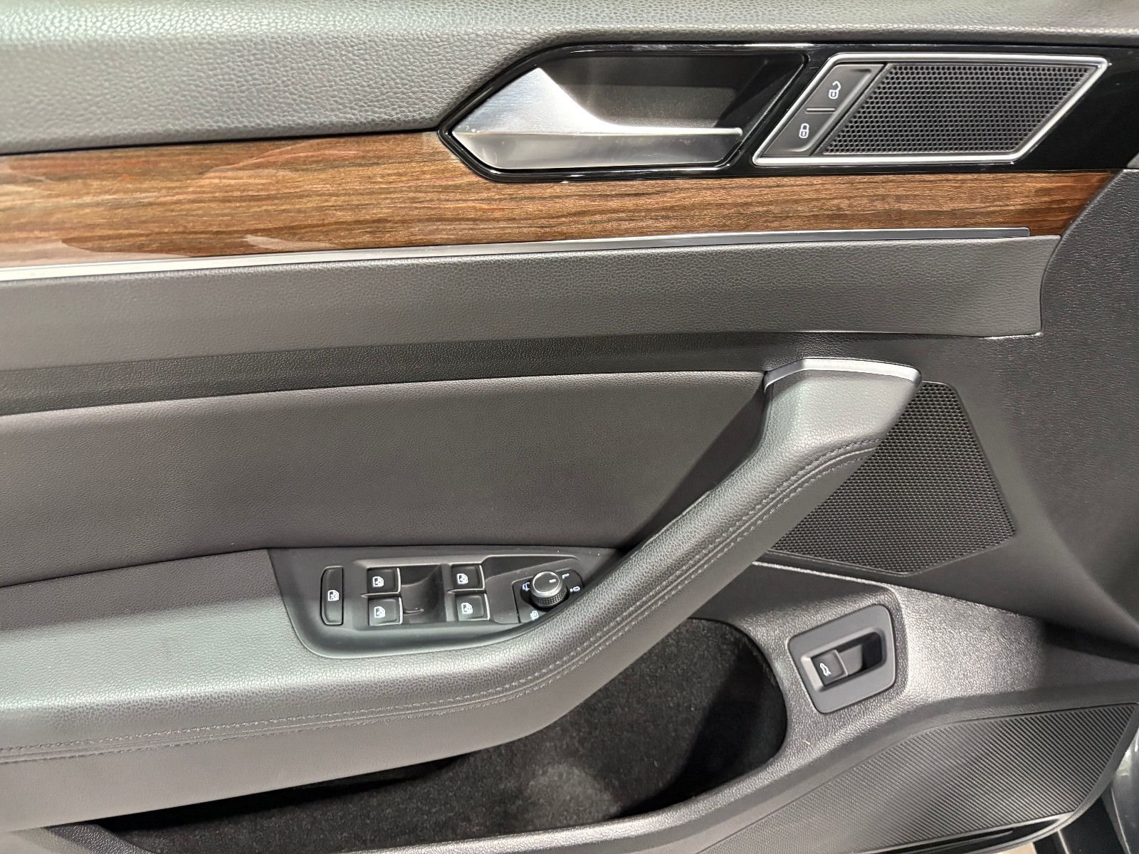 Fahrzeugabbildung Volkswagen Passat Variant Highline BMT/KAMERA/NAVI/SHZ/ACC/