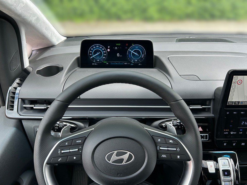 Fahrzeugabbildung Hyundai STARIA HEV 7SITZER 1.6T 6AT SIGNATURE PANO BOSE+