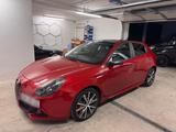 Alfa Romeo Giulietta Veloce 1.8 Tbi - Alfa Romeo Giulietta Veloce mit Benzin-Antrieb