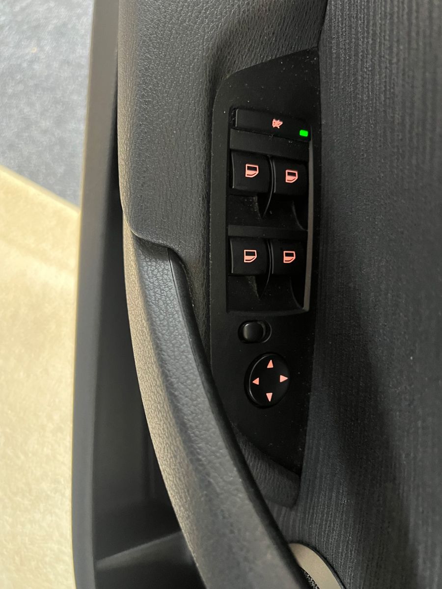 Fahrzeugabbildung BMW X1 18 d xDrive *LED/XENON*NAVI*MEMORY*