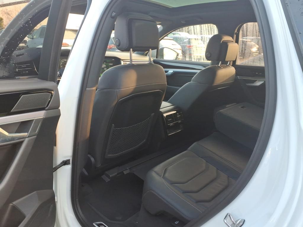 Fahrzeugabbildung Volkswagen Touareg TDI R-Line 4M Matrix AHK Pano Leder Luft