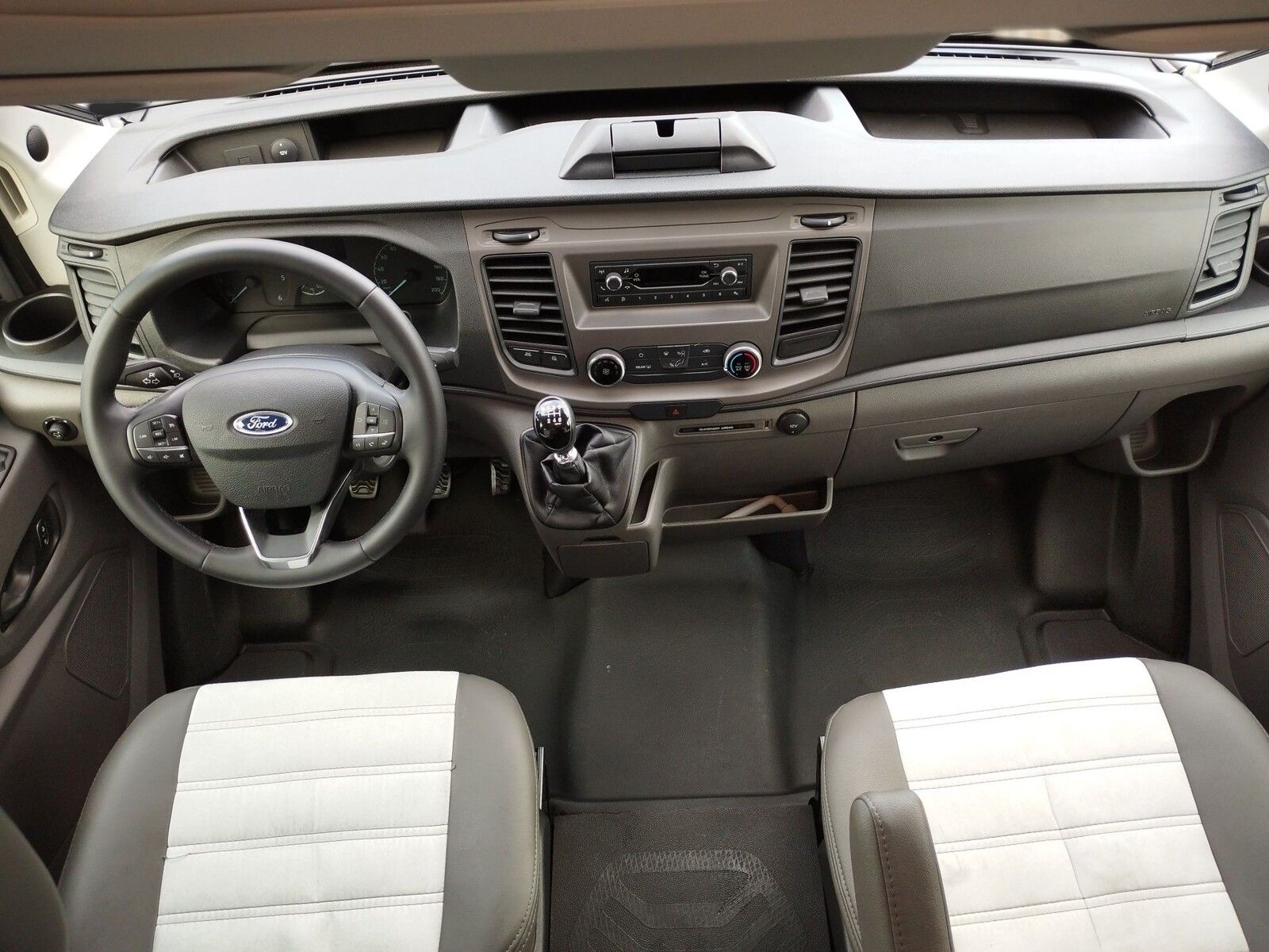 Fahrzeugabbildung Sunlight Cliff 4x4 590 Markise,Radio,RK