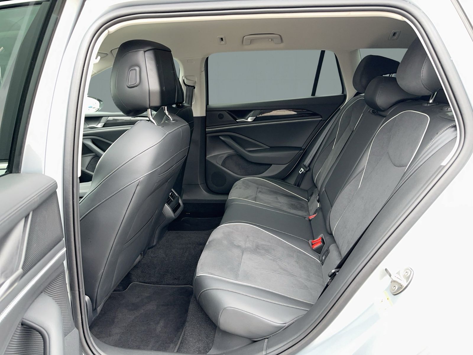 Volkswagen Passat - Bild 11