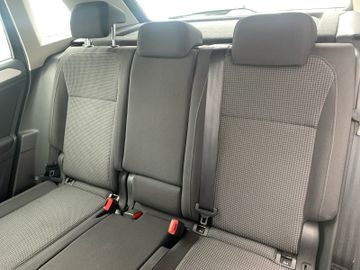Volkswagen Tiguan - 11
