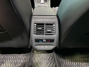 Fahrzeugverkauf 25 Seat Leon Sportstourer 1.5 FR Black Ed. AHK Kamera