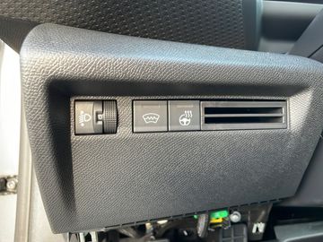 Citroën C4 MAX PURETECH 130 EAT8 Kam.+KeyLess+LED+Navi