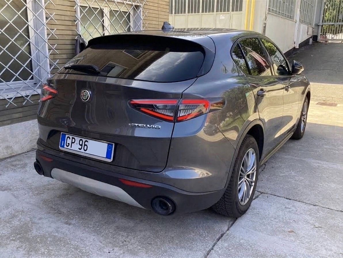 Alfa Romeo Stelvio 2.2 TD 160 CV SUPER AT8 FARI  imagem 3