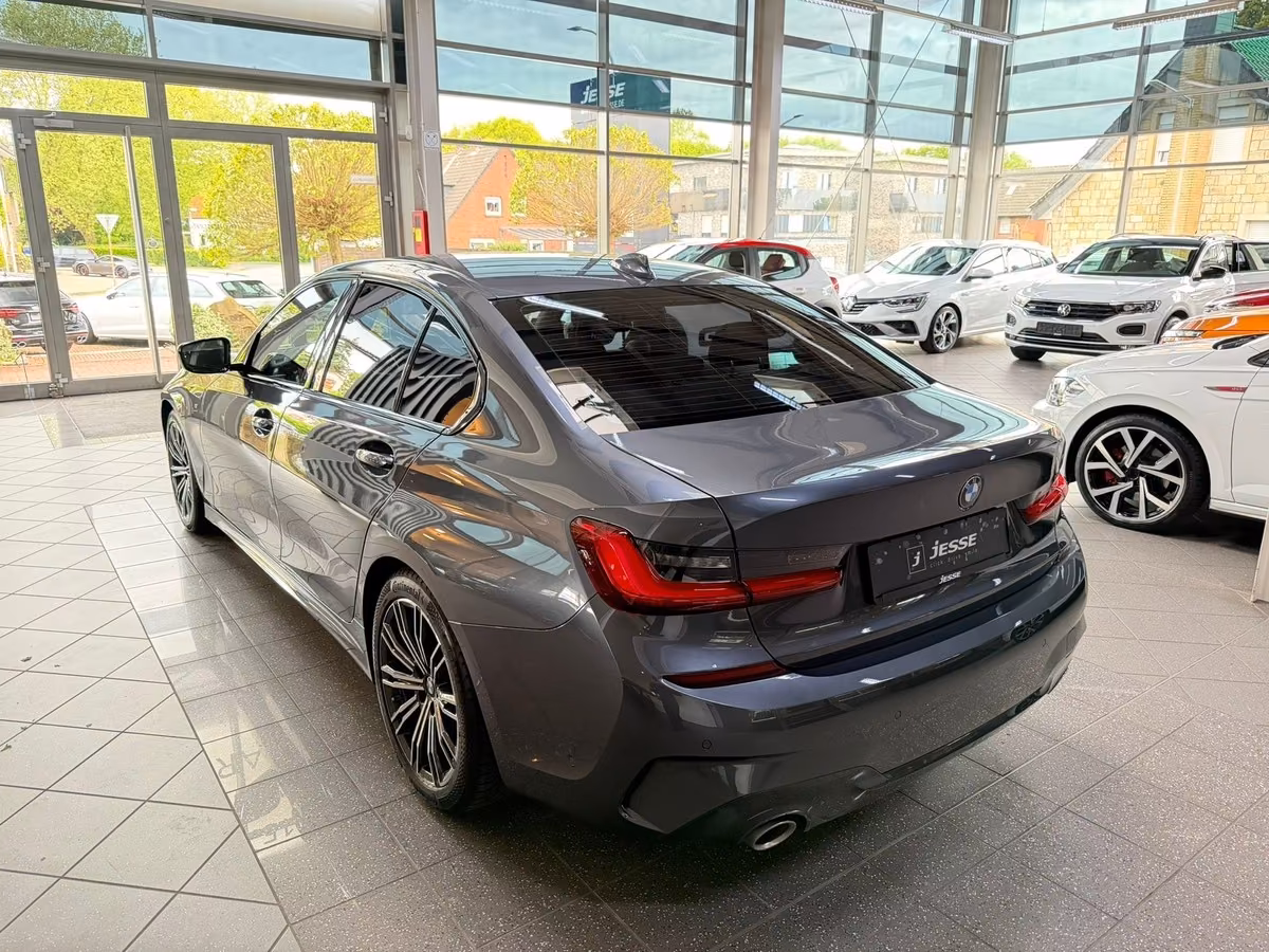 BMW 330i M SPORT 258CH