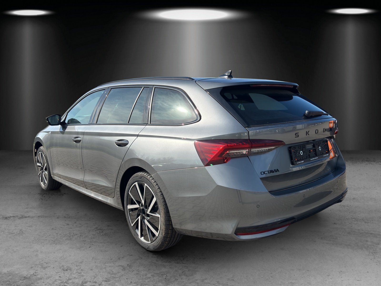 Fahrzeugabbildung SKODA Octavia Combi Sportline 2,0 TDI 110 kW DSG