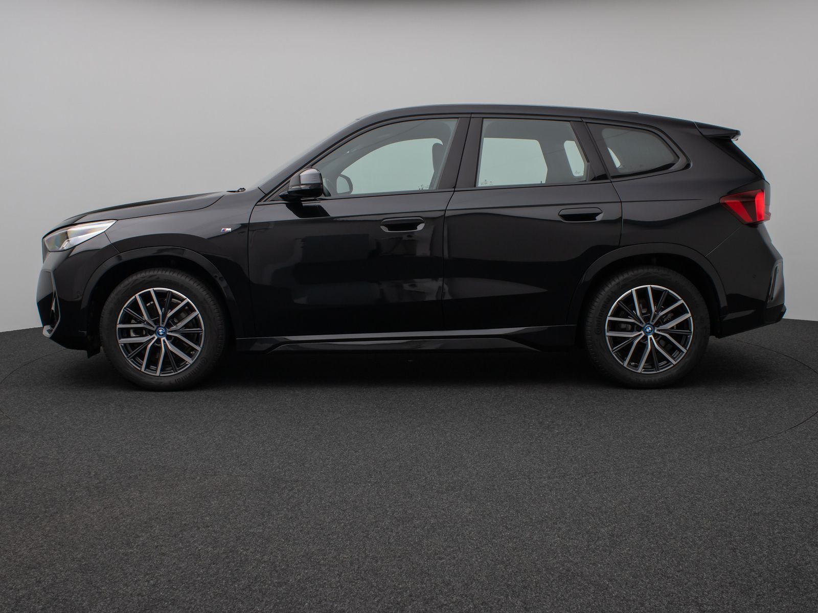 Fahrzeugabbildung BMW iX1 xD30 M Sport Kamera Panorama AHK DrivAsssist