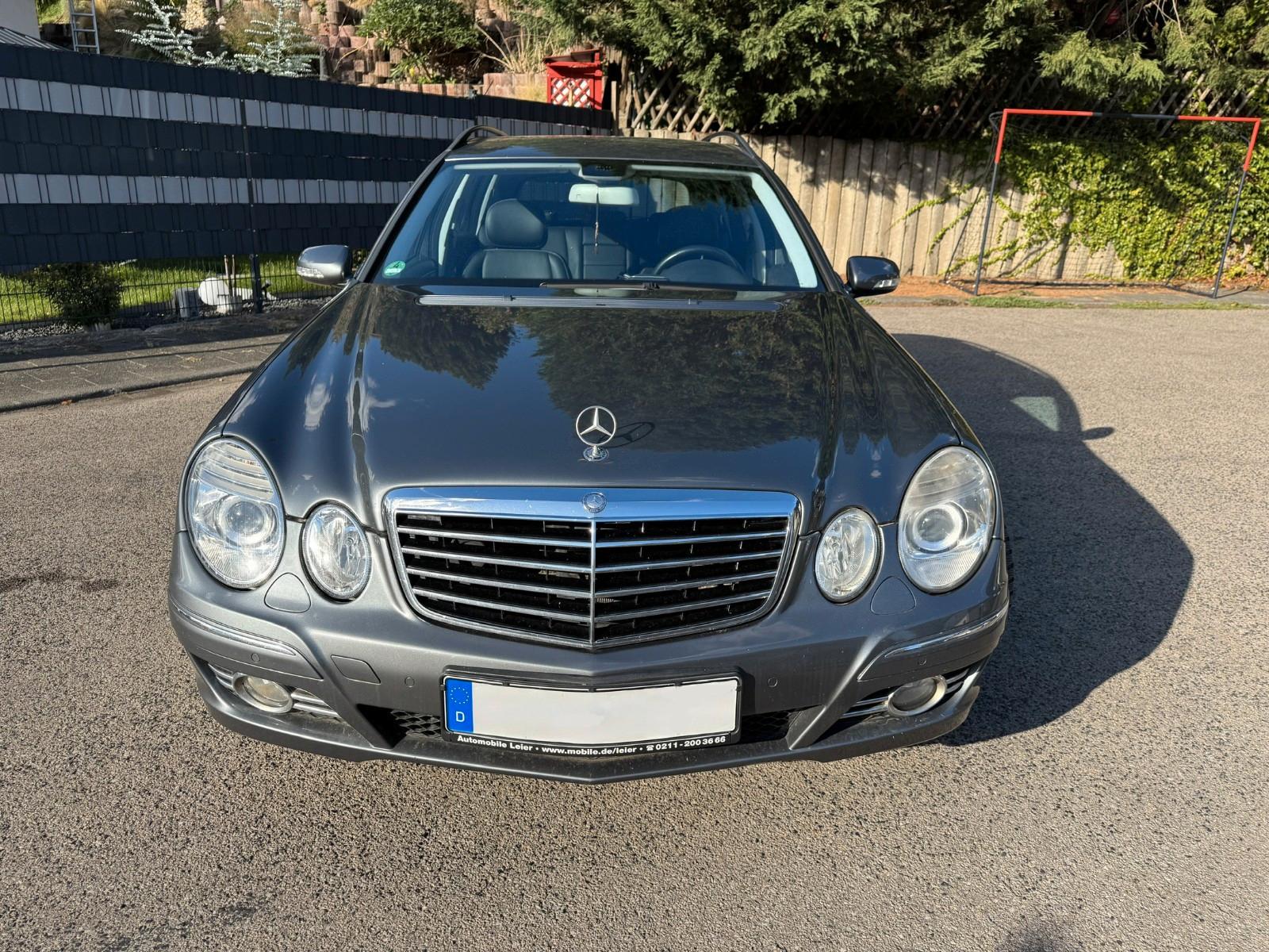Mercedes-Benz E200 2006 — rear view
