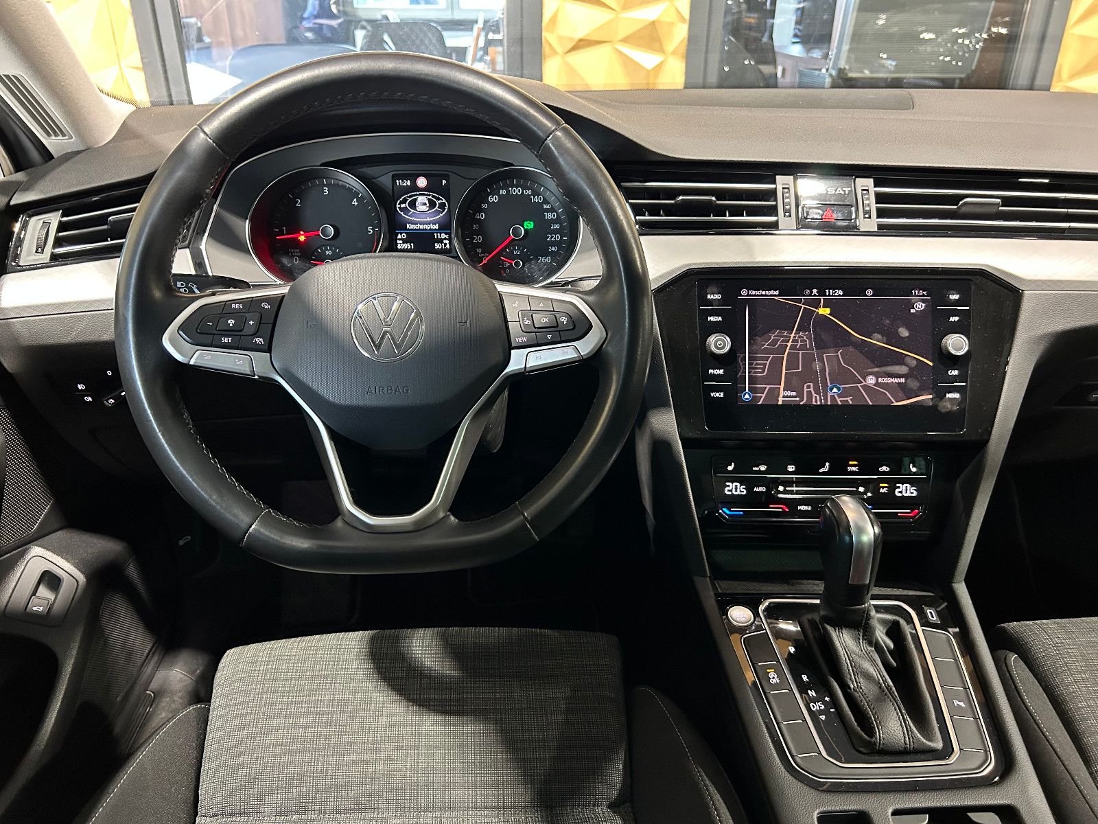 Fahrzeugabbildung Volkswagen Passat Variant Business/APPLE/8-FACH/ACC/KAMERA/