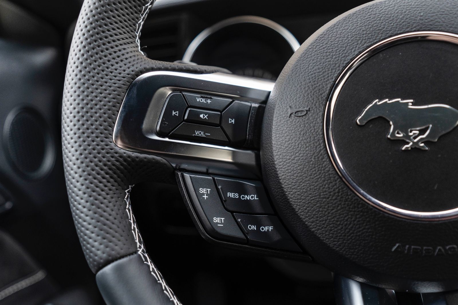 Fahrzeugabbildung Ford Mustang 2,3L Ecoboost LED KAM TOTW SZH ALC