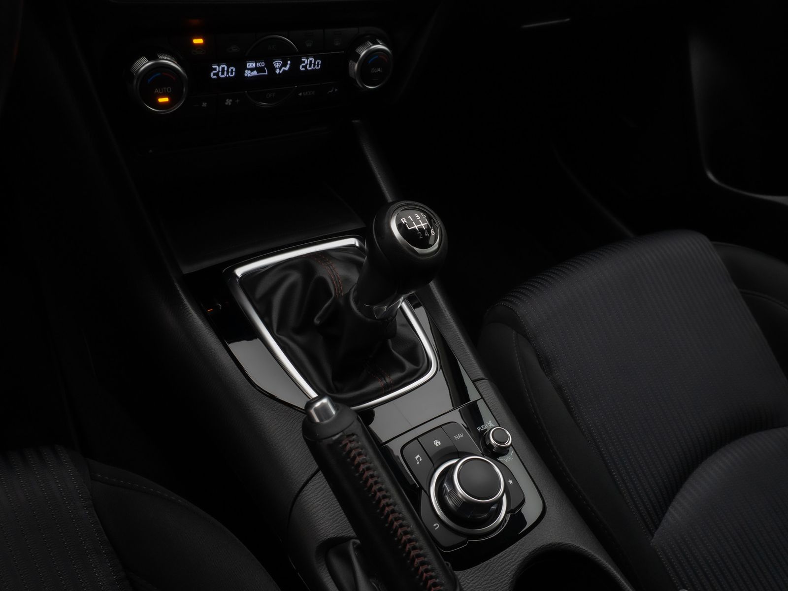 Fahrzeugabbildung Mazda 3 Lim. Sports-Line Kamera Sitzhzg DAB HUD BOSE