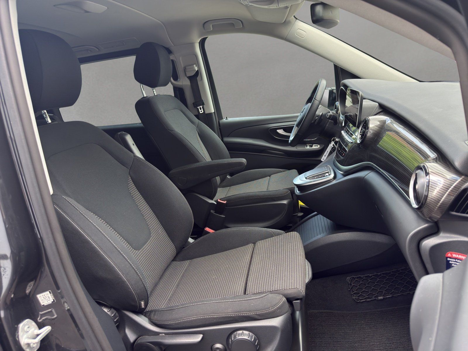 Fahrzeugabbildung Mercedes-Benz V 300 d L EDITION DISTRO AHK MBUX ILS el.Heckkla
