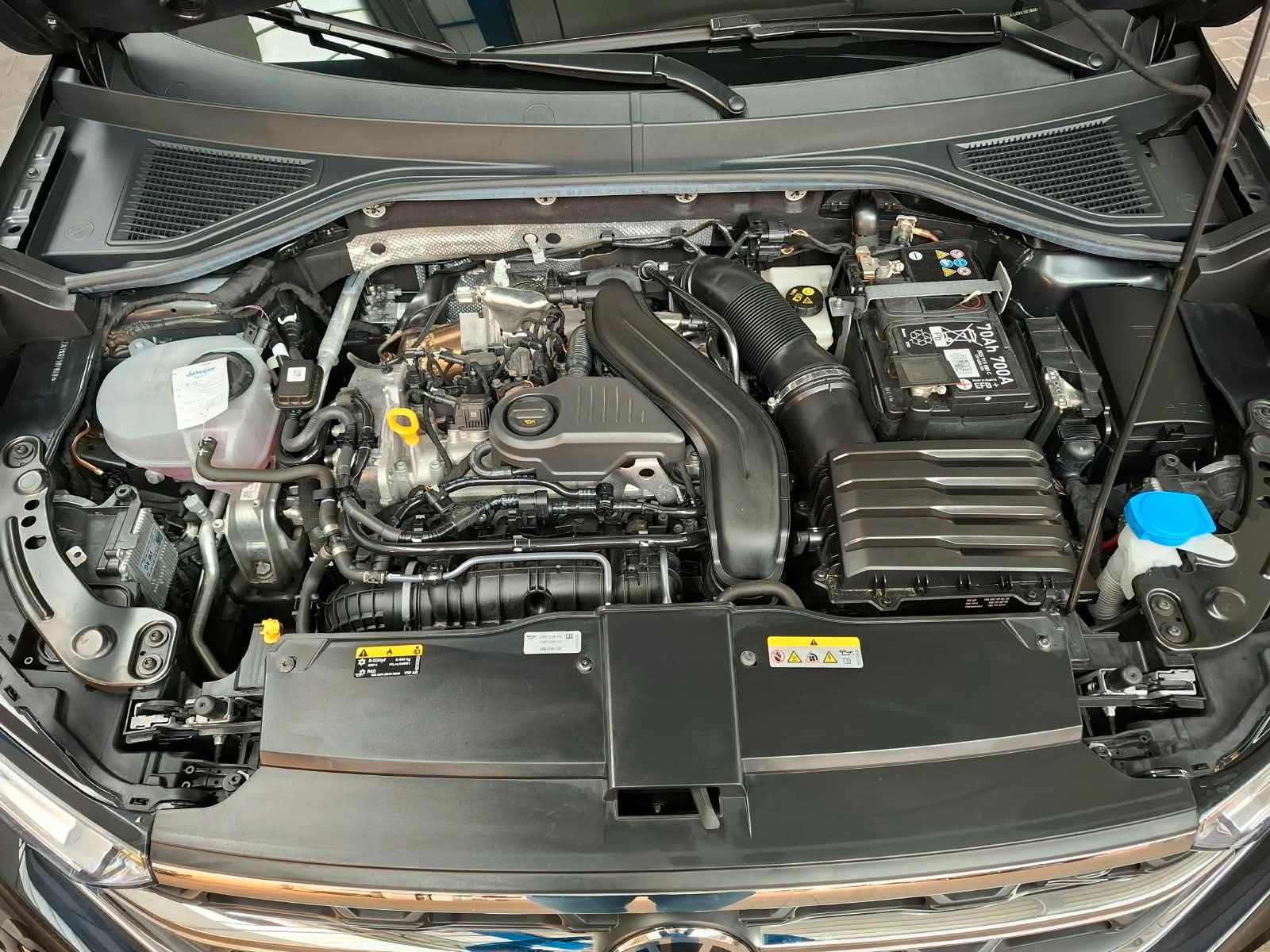 Fahrzeugabbildung Volkswagen T-Roc R-Line 1.5 TSI 6-Gang +AHK +LED+ACC+Kamera