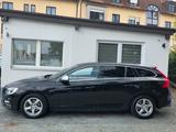 Volvo V60 Kombi Momentum *Scheckheft gepflegt*Navi*SHZ - Volvo mit Benzin-Antrieb