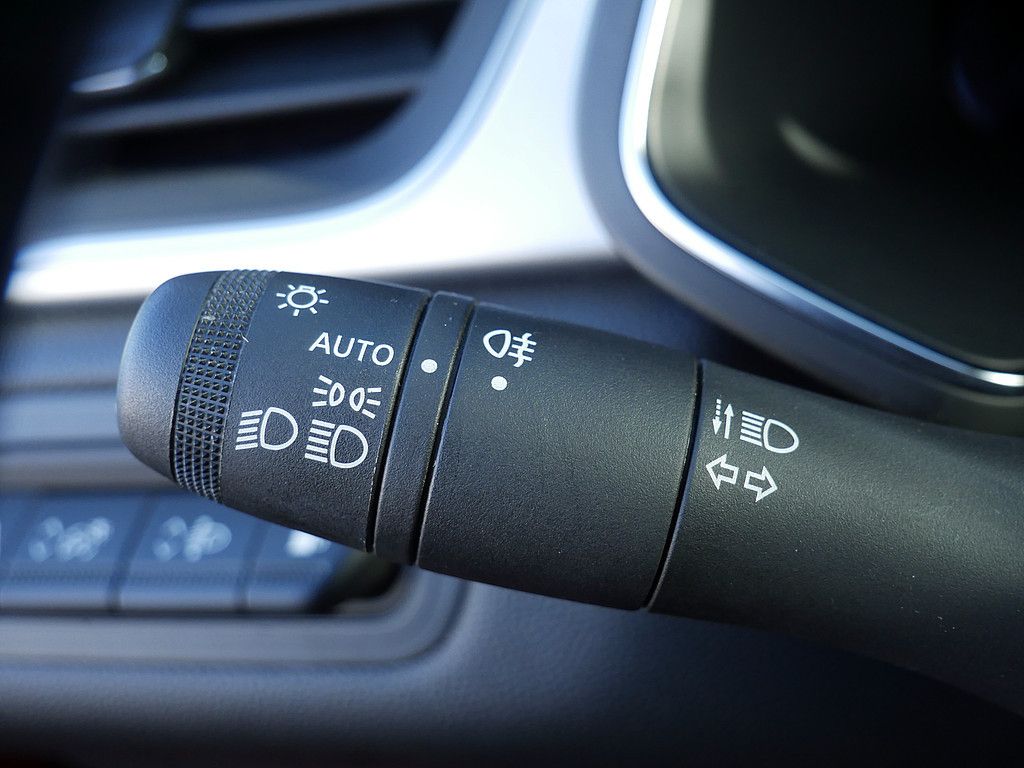 Fahrzeugabbildung Renault Captur Intens E-Tech Plug-In 160 NAVI AHK LED