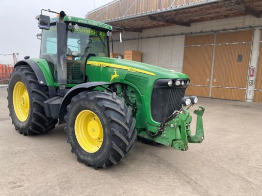 John Deere 8220