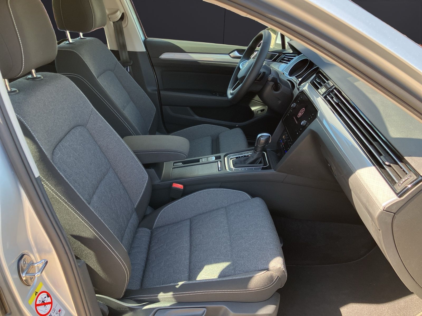 Fahrzeugabbildung Volkswagen Passat Variant TDI Business DSG LED Navi ACC RFK