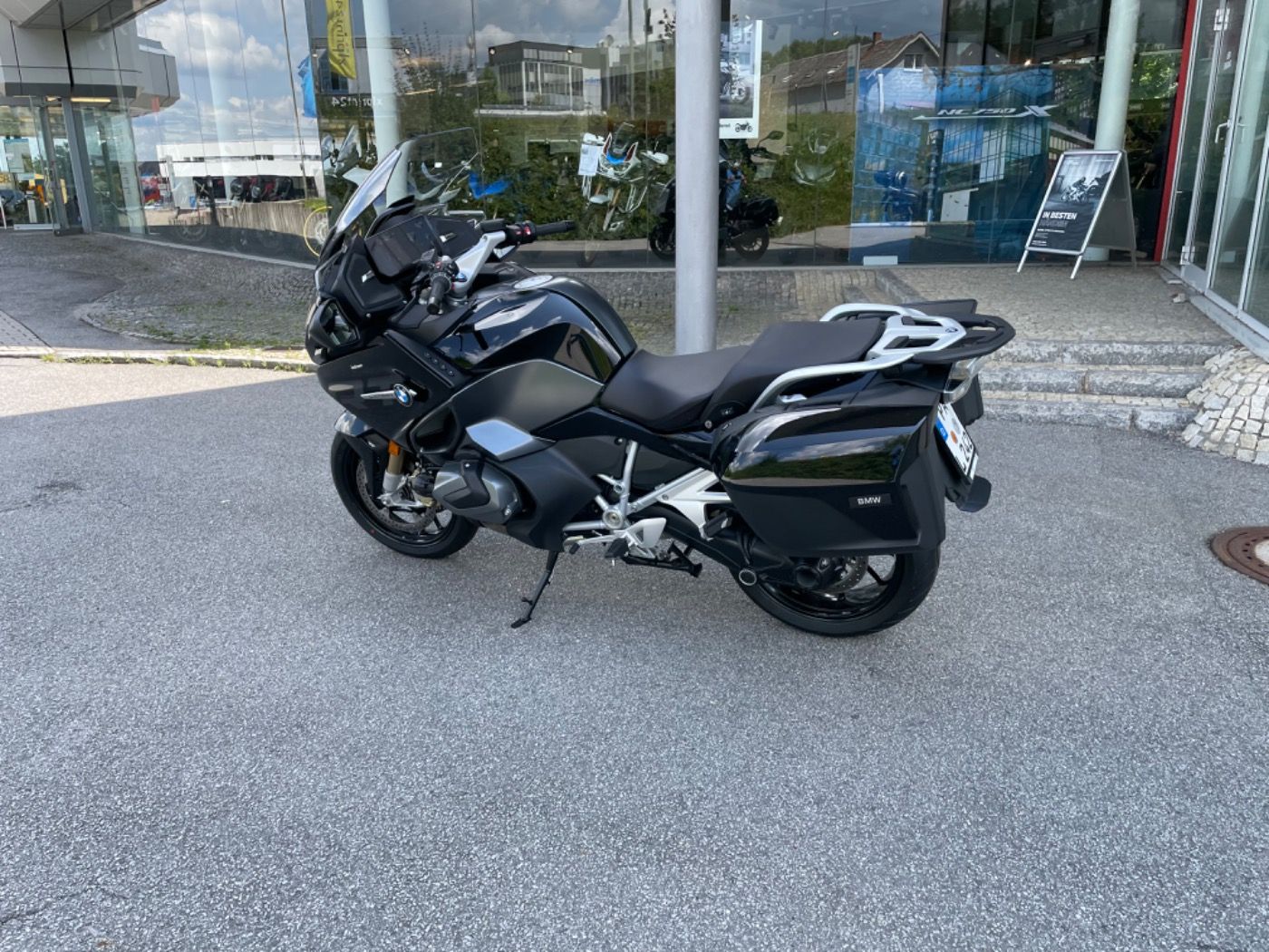 Fahrzeugabbildung BMW R 1250 RT Sondermodell Triple Black ACC