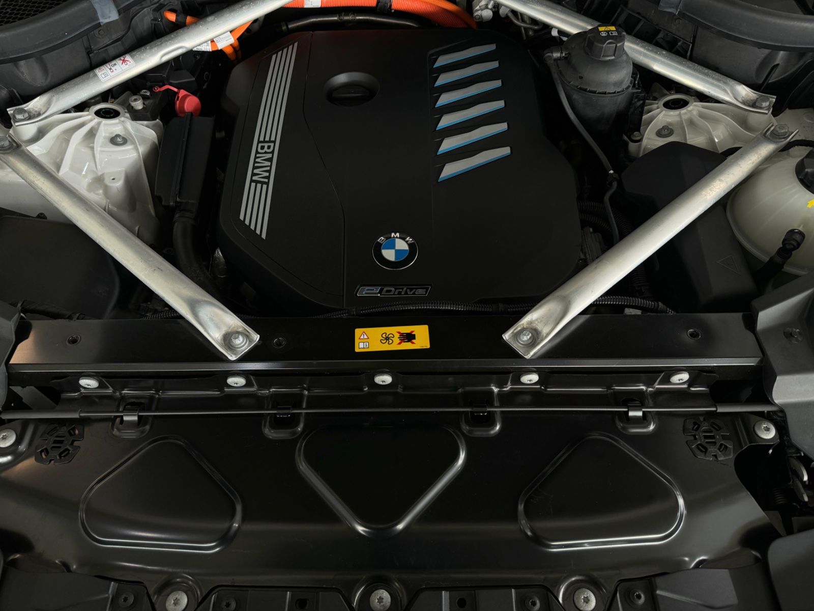Fahrzeugabbildung BMW X5 xD45e M Sport 360° Laser H/K HUD DAB AHK ACC