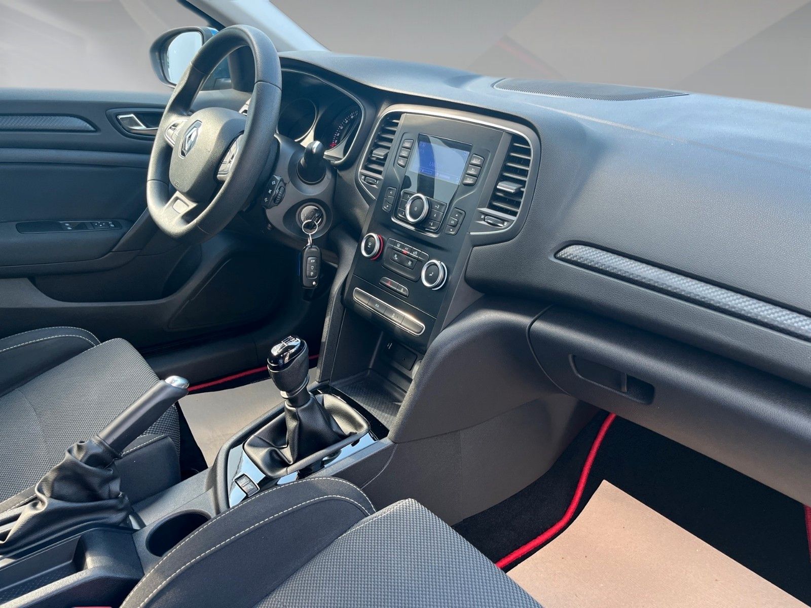 Renault Megane IV Grandtour Life – Bild 9