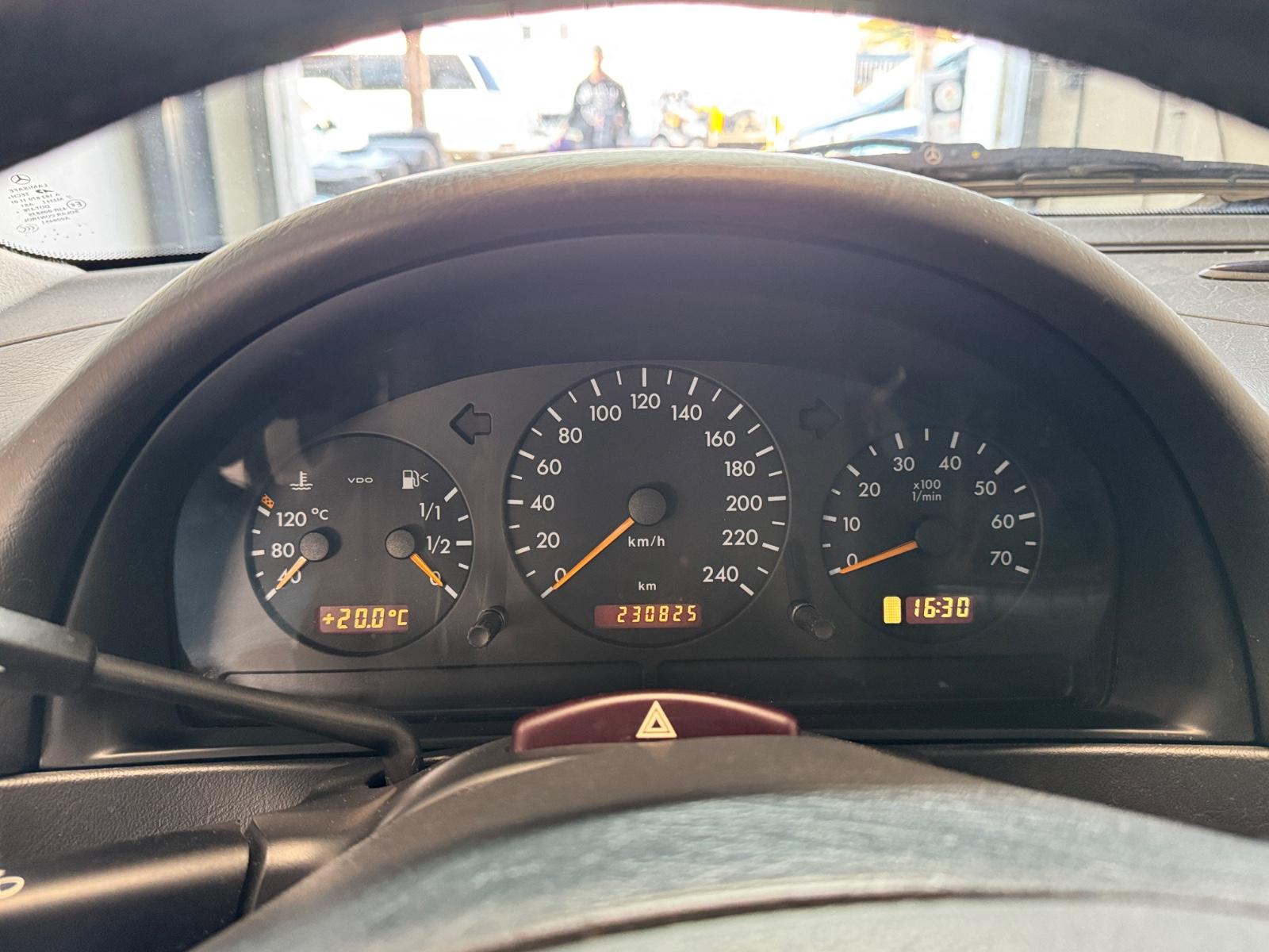 Mercedes-Benz ML350 2004 — photo 7