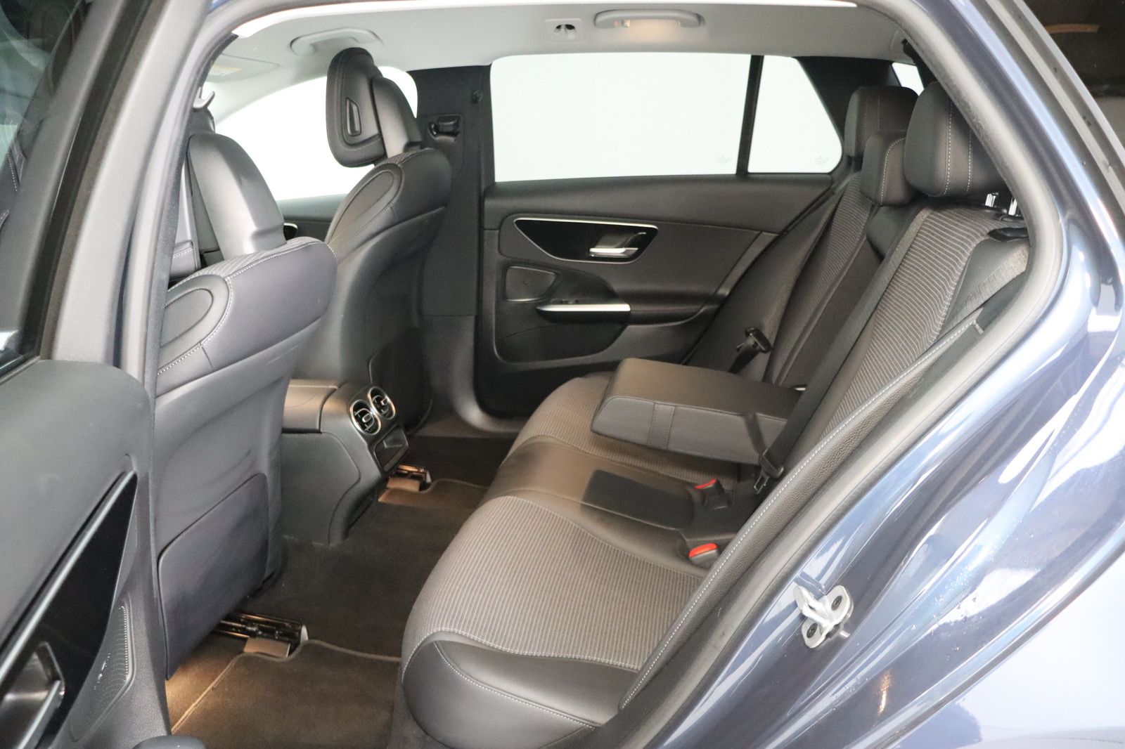 Fahrzeugabbildung Mercedes-Benz C 220 T d 4Matic Standhzg. * LED *