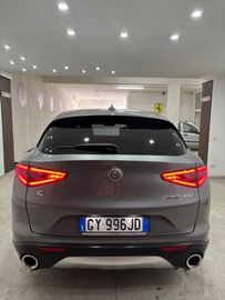 Alfa-Romeo Stelvio - 7