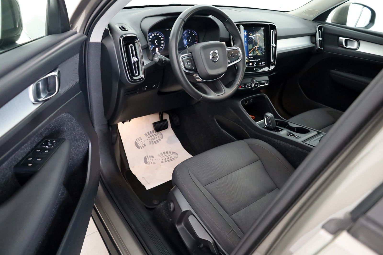 Fahrzeugabbildung Volvo XC40 Momentum Pro Navi,LED,Kamera,SH,Apple Car