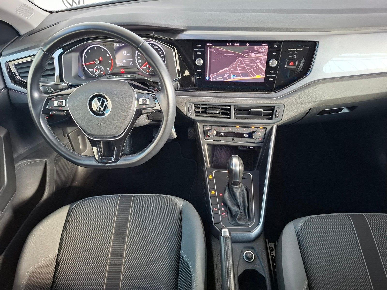 Fahrzeugabbildung Volkswagen Polo Highline 1,0 TSI DSG + Navi+ACC+Kamera+ LED