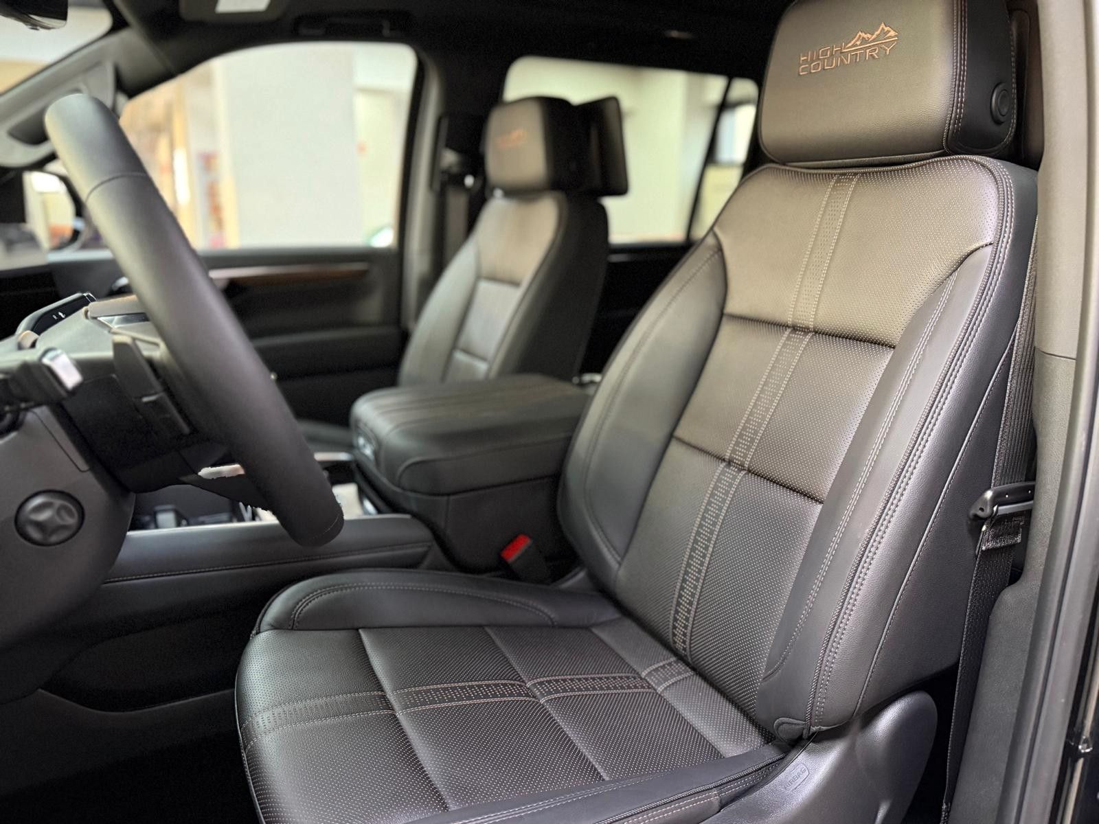 Fahrzeugabbildung Chevrolet 2026 SUBURBAN HIGH COUNTRY 24"-PANORAMA