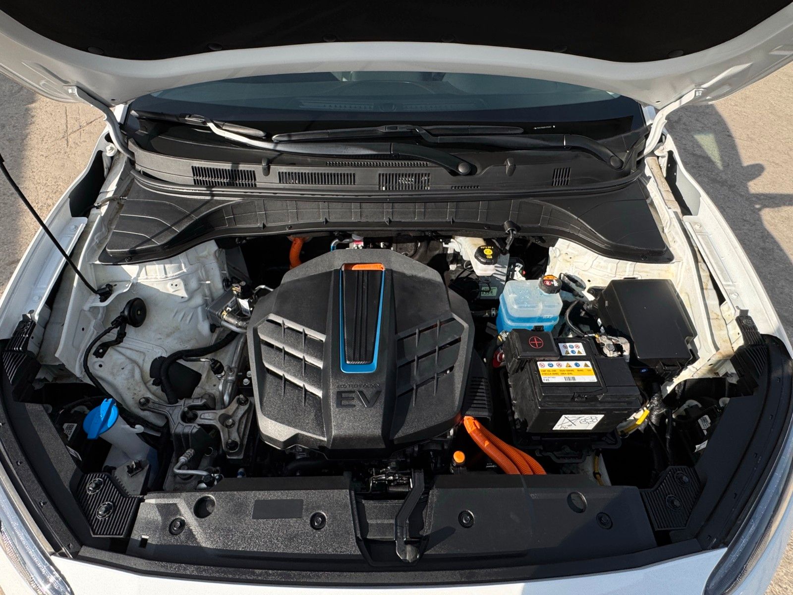 Fahrzeugabbildung Hyundai KONA E Select SHZ LHZ LKA ACC Navi CarPlay Wifi