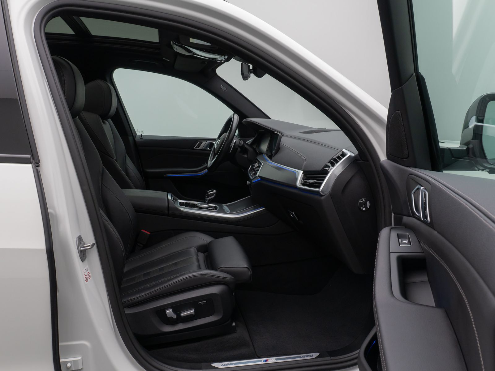 Fahrzeugabbildung BMW X5 xD30d M Sport 360° HUD HiFi DAB AHK Panorama