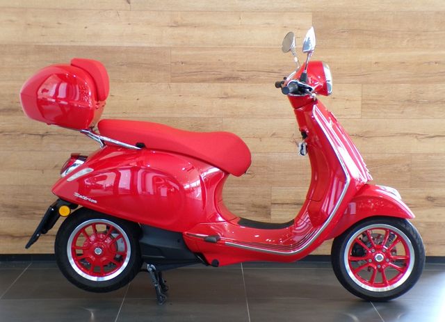 Vespa Elettrica 70 RED / Neuwertig / Topcase !