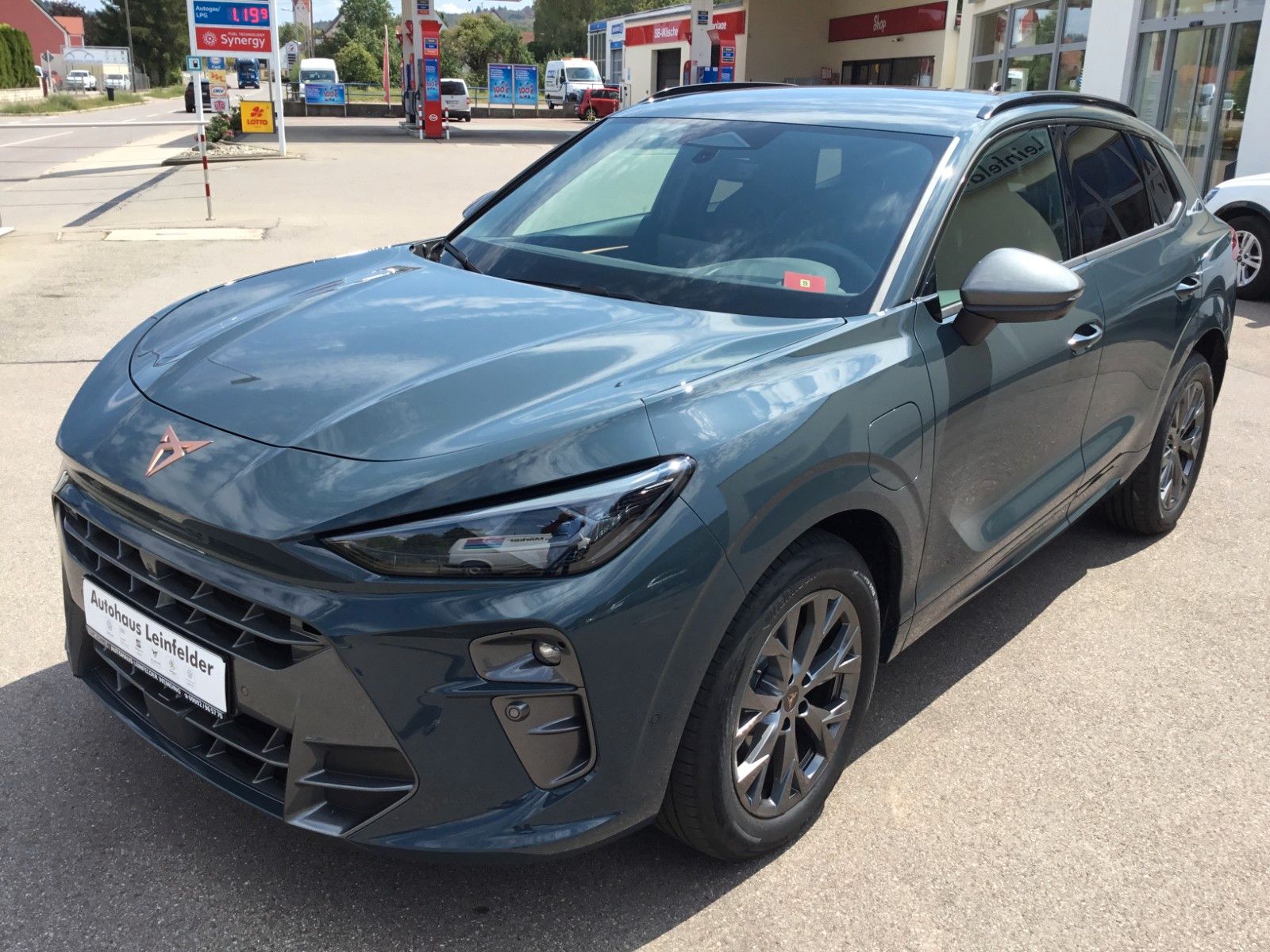 Fahrzeugabbildung CUPRA Terramar 1.5 e-HYBRID DSG+AHK+Kessy+Navi+18"