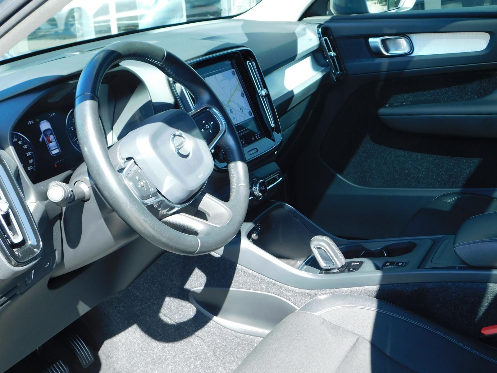 Fahrzeugabbildung Volvo XC40 T4 AWD Momentum Pro