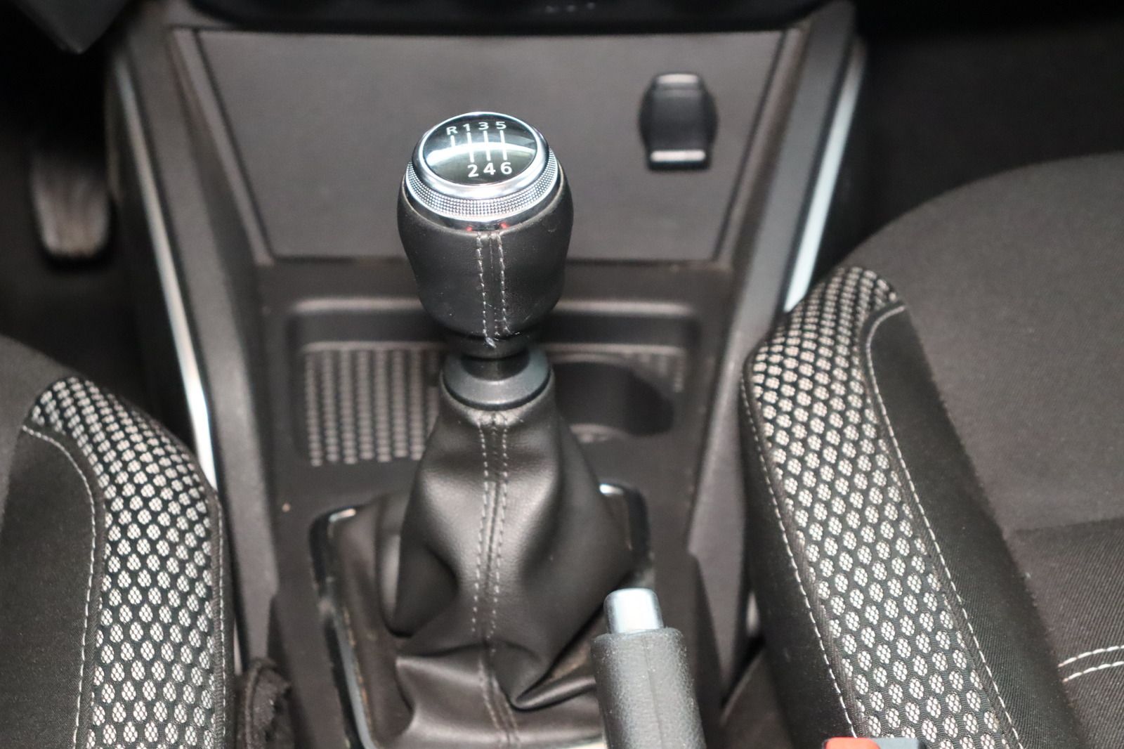 Fahrzeugabbildung Dacia Duster II 1.4 * 1. Hand * Navi * SHZ