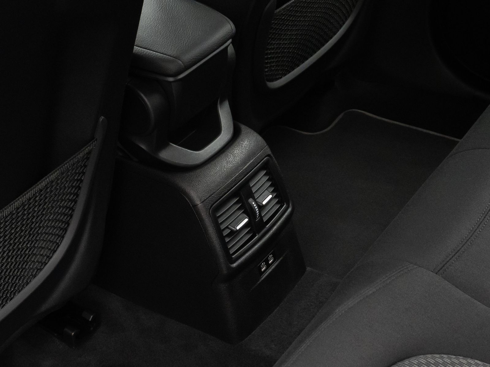 Fahrzeugabbildung BMW X2 xD25e DAB Navi Parkassist Geschwindigkeitsreg