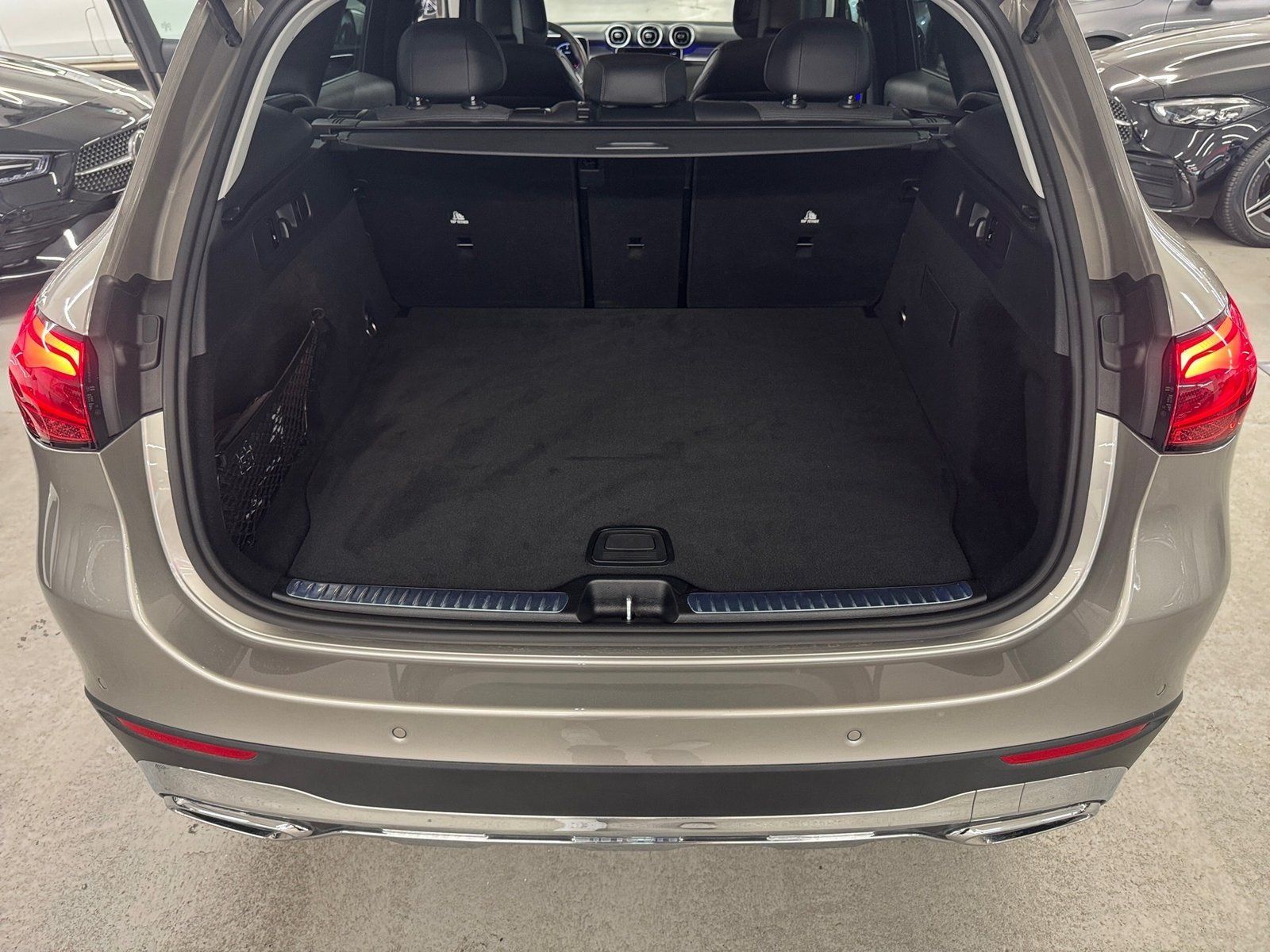 Fahrzeugabbildung Mercedes-Benz GLC 220 d 4M*Avantgarde*Distronic*AHK*DigiLight
