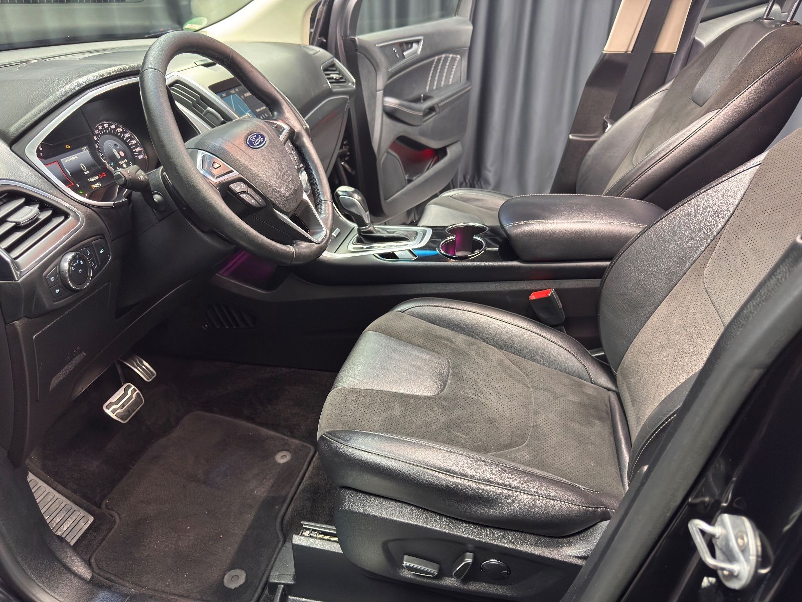 Fahrzeugabbildung Ford Edge ST-Line 4x4|NAVI|KAMERA|AHK|KESSY