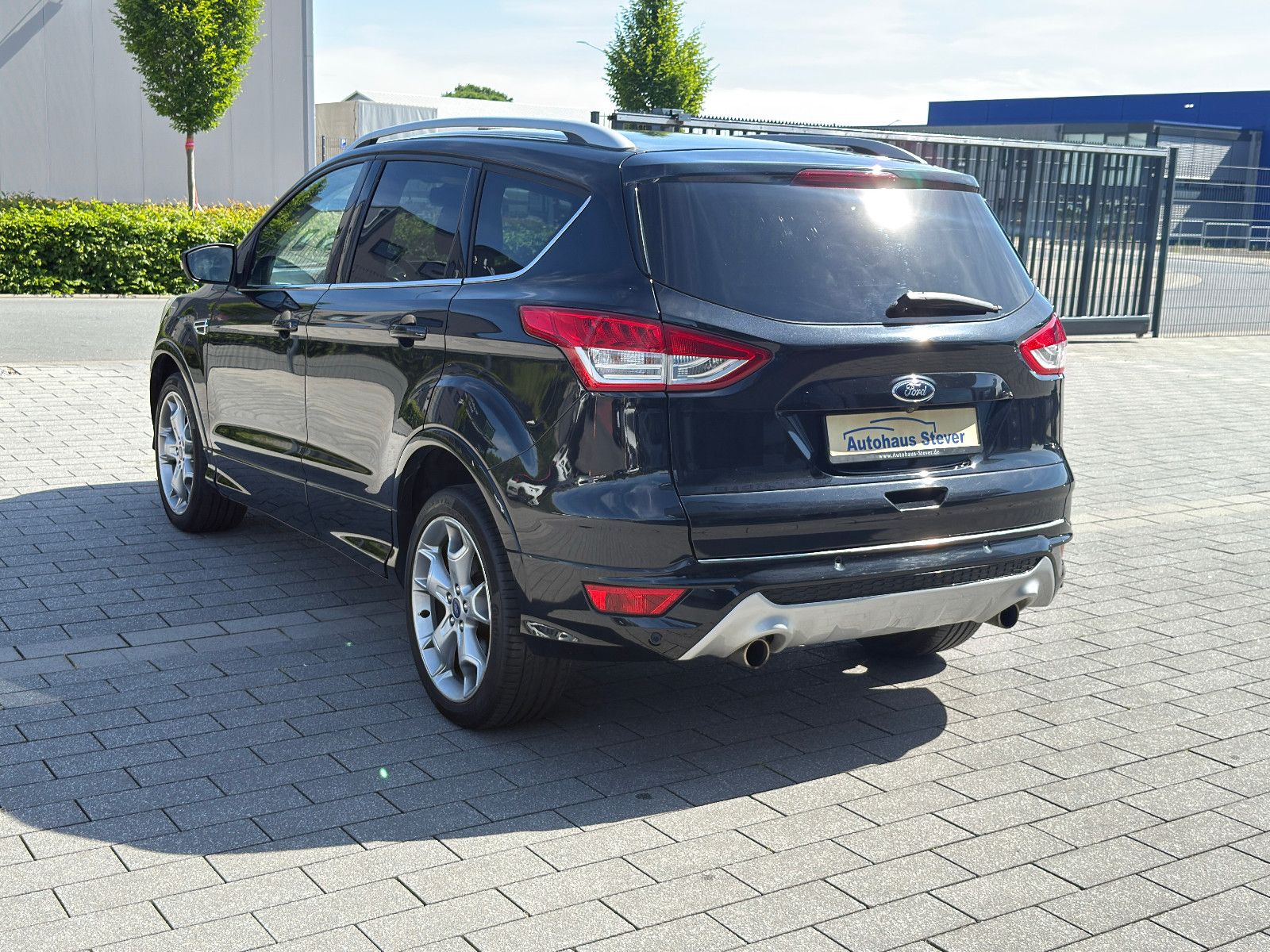 Fahrzeugabbildung Ford Kuga Individual KLIMAAUTO SITZHEIZUNG AHK