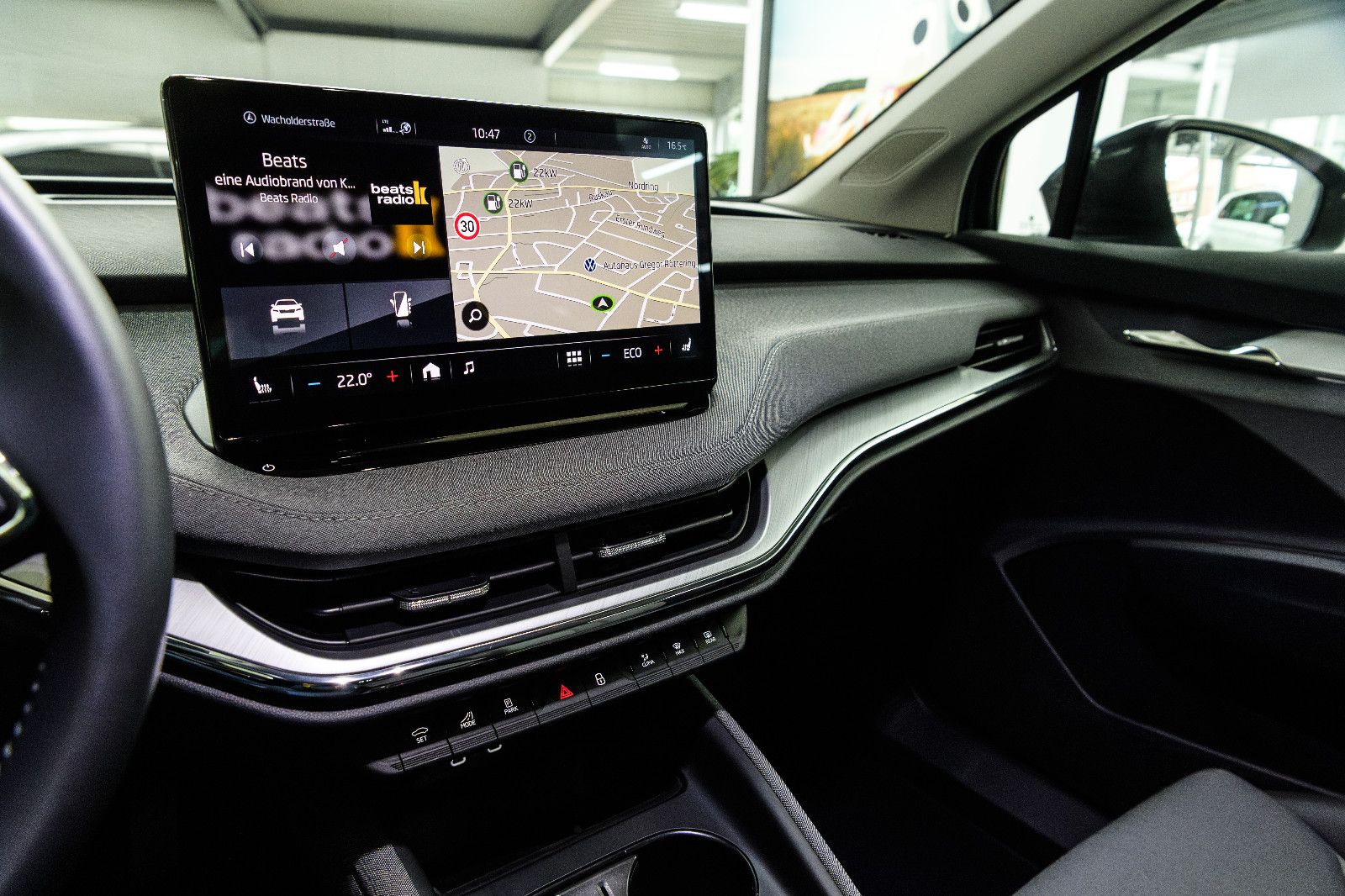 Fahrzeugabbildung SKODA Enyaq 60 Loft MATRIX-LED+RFK+NAVI+KEYLESS+SZH