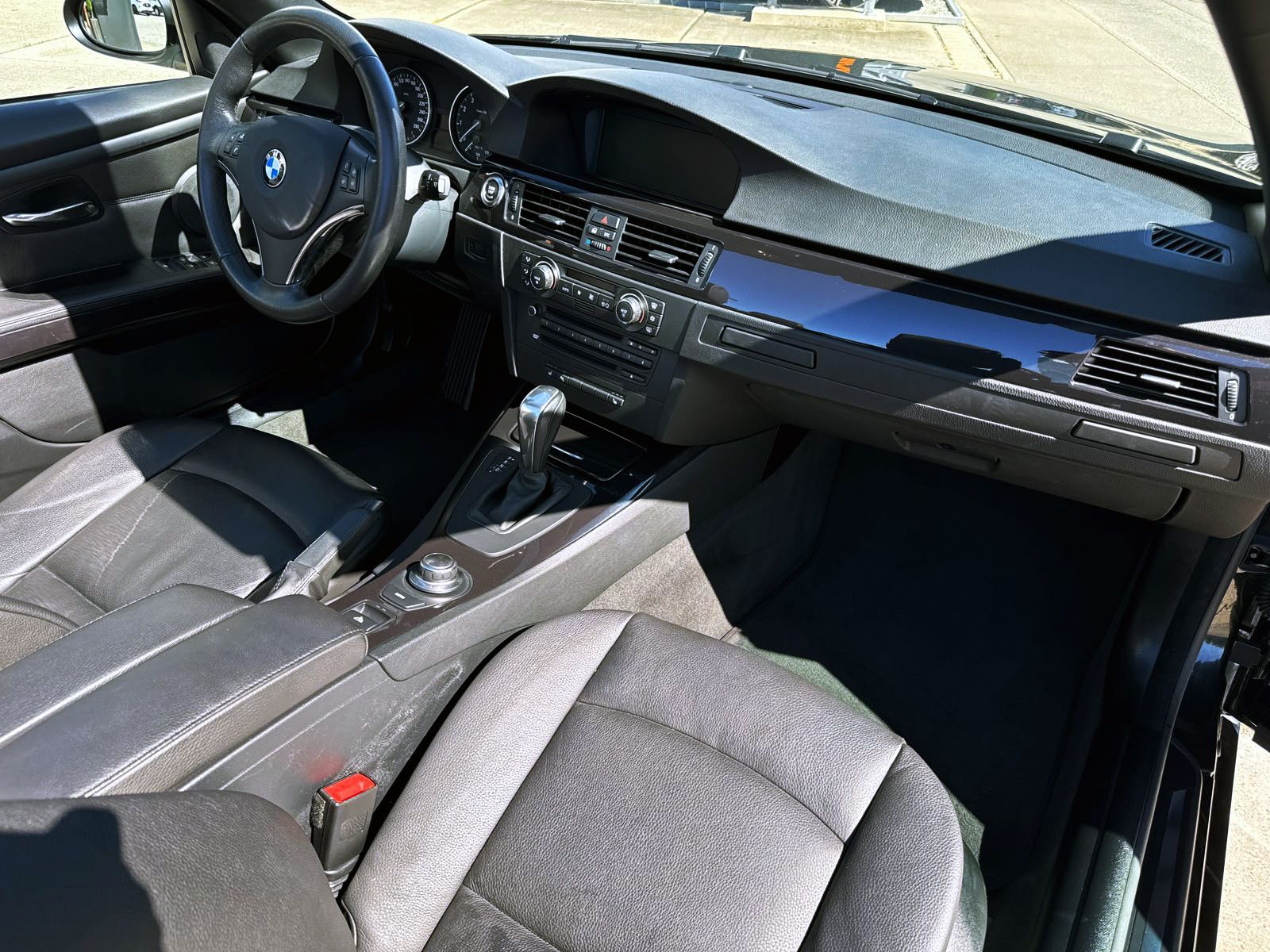 Fahrzeugabbildung BMW 335i E93 Cabrio Automatik PDC SHZ MEMORY NAV BT