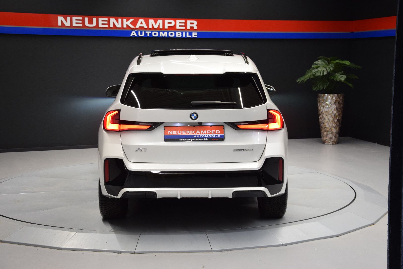 Fahrzeugabbildung BMW X1 sDrive 20 i M Sport Pano HuD Memory ACC Leder