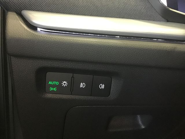 Fahrzeugabbildung Skoda Octavia Style 2.0 TDI Combi DSG/Navi/ACC/AHK/HUD